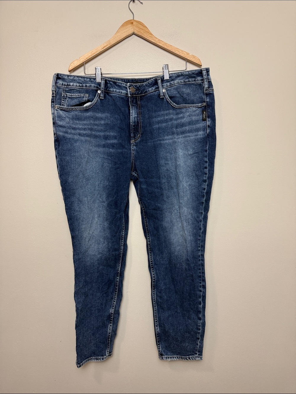 Silver Jeans Dark Blue Cropped Ankle Jeans size 22